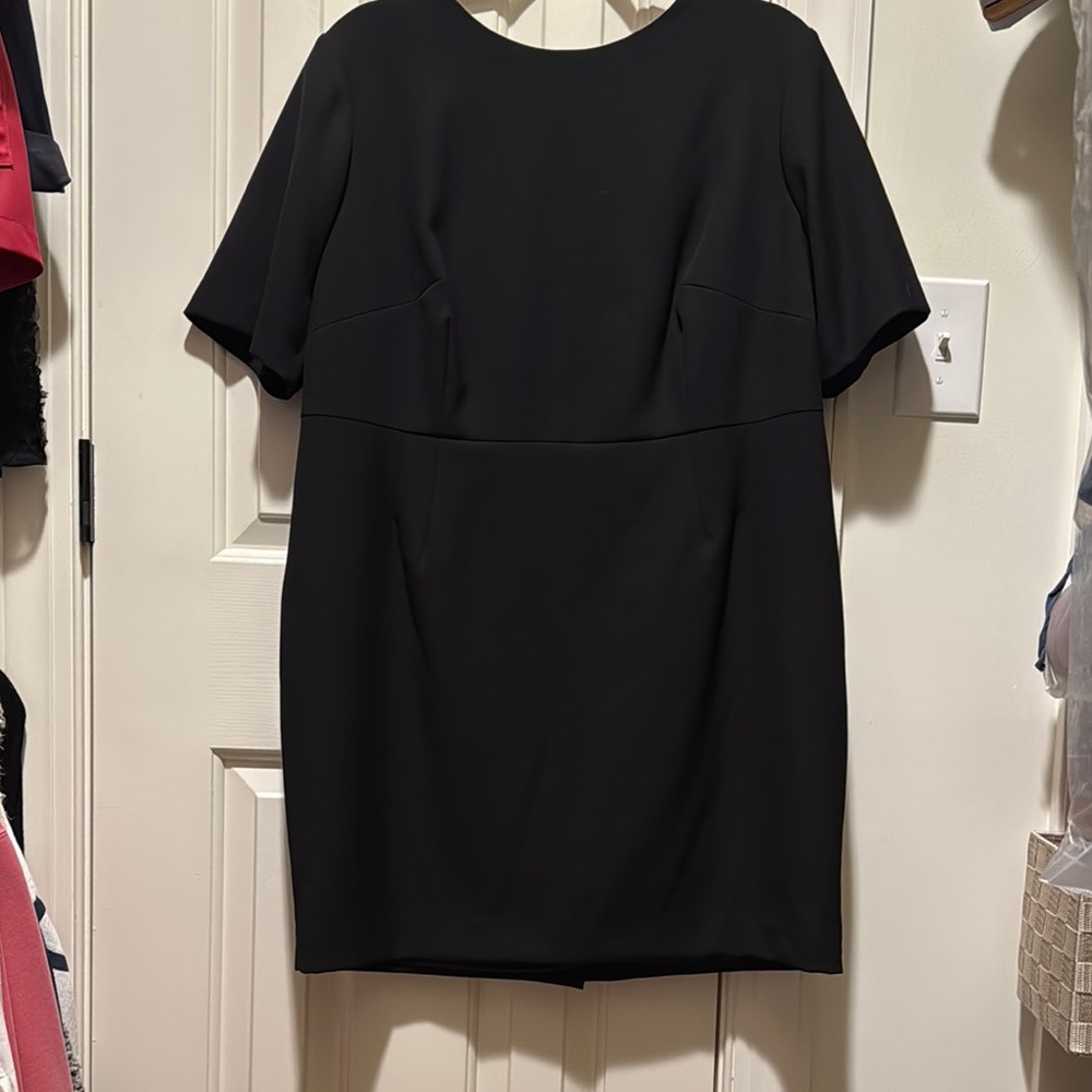 Black Sheath Dress with Crew Neck